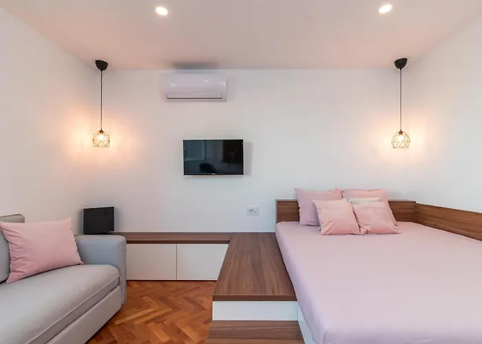 Top Floor Modern Apartment With Incredible Views